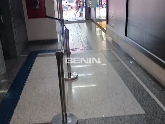 Imagem 4: Sala Comercial no Centro, Móveis Planejados e 02 Banheiros. Sala Comercial no Centro