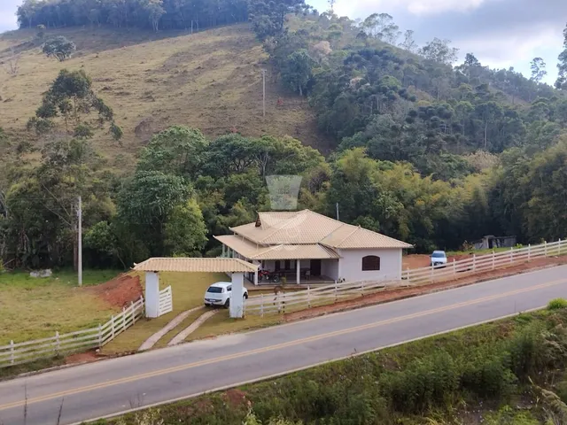Imagem 1: Sítio com 3 Dormitórios, Sendo 2 Suítes À Venda na Vargem do Amargoso em