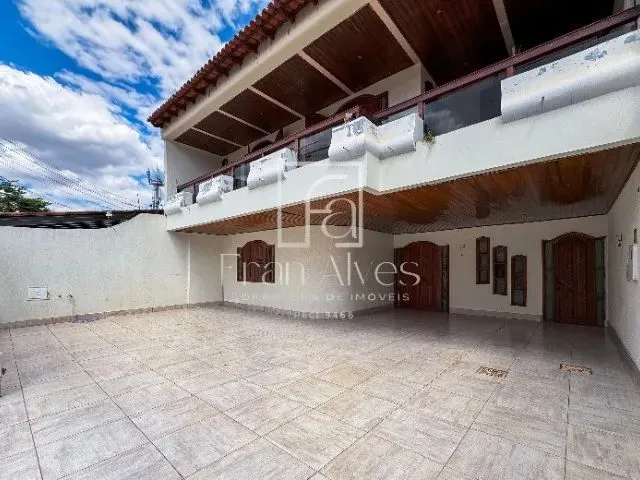 Imagem: Casa Sobrado com 5 Quartos 2 Suítes, Churrasqueira