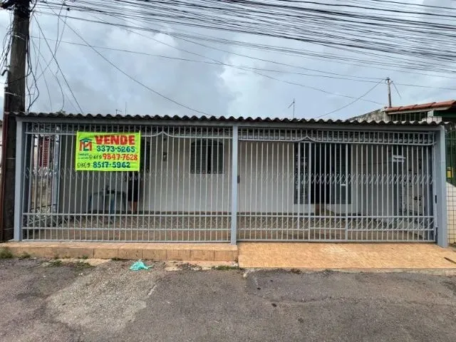 Imagem 1: Qnp 19, P Norte - Casa de Três Quartos, com Garagem para Dois Quartos
