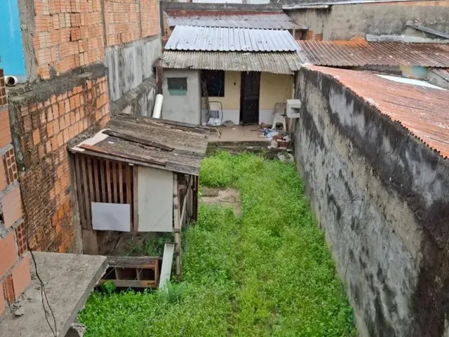 Imagem 13: Excelente Casa 2 Pisos C/ 5 Qts Sendo 4 Suítes Prox. Bola do Coroado / Titulo Definitivo