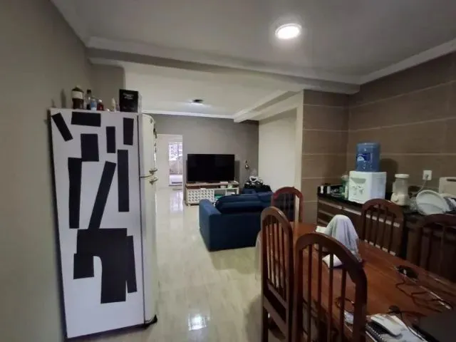Imagem 2: Excelente Casa 2 Pisos C/ 5 Qts Sendo 4 Suítes Prox. Bola do Coroado / Titulo Definitivo