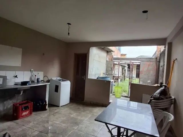 Imagem 9: Excelente Casa 2 Pisos C/ 5 Qts Sendo 4 Suítes Prox. Bola do Coroado / Titulo Definitivo