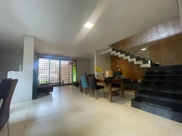 Imagem 1: Linda Casa Duplex com 03 Quartos, Sendo 01 Suíte, no Condomínio Parque Lusitano