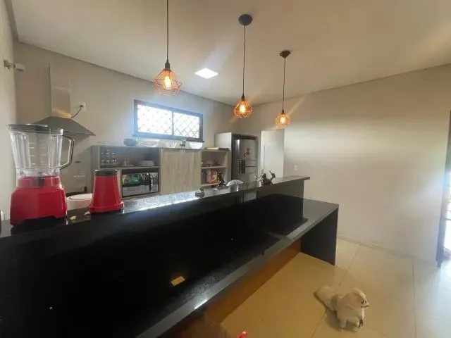 Imagem 2: Linda Casa Duplex com 03 Quartos, Sendo 01 Suíte, no Condomínio Parque Lusitano