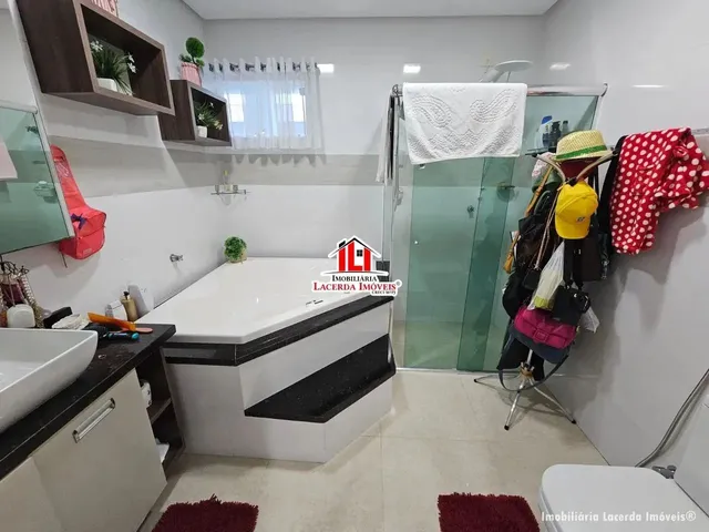 Imagem 11: Casa no Passaredo de Esquina Mobiliada com 4 Suítes Sendo Uma com Closet