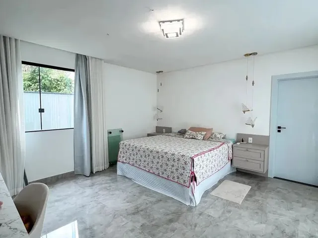 Imagem 6: Praia dos Passarinhos 03 Suítes Sendo Uma Master com Closet/ Piscina Dividindo a Cozinha