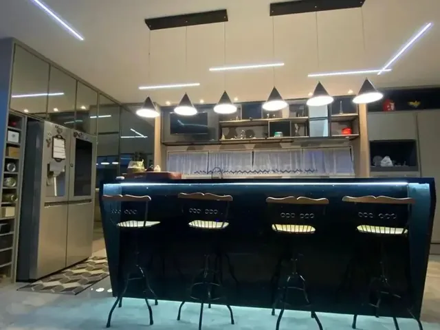 Imagem 15: Praia dos Passarinhos 03 Suítes Sendo Uma Master com Closet/ Piscina Dividindo a Cozinha