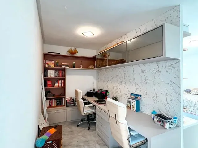Imagem 9: Praia dos Passarinhos 03 Suítes Sendo Uma Master com Closet/ Piscina Dividindo a Cozinha