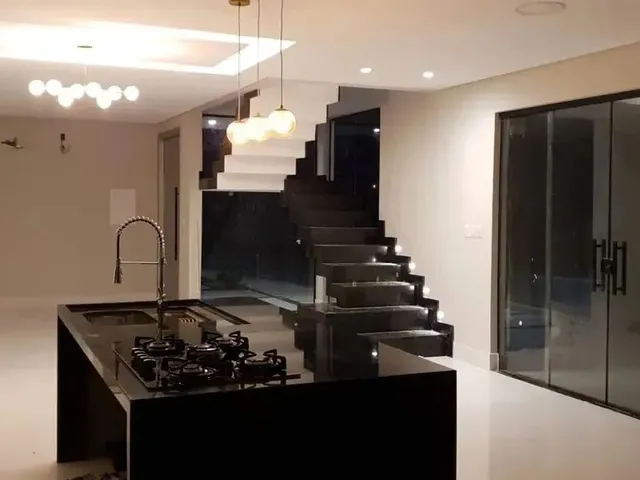 Imagem 16: Casa Duplex no Morada dos Passaros com 4 Suítes, 2 com Varanda/Espaço Gourmet/Piscina