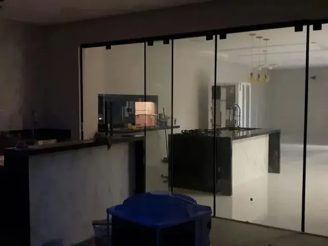 Imagem 2: Casa Duplex no Morada dos Passaros com 4 Suítes, 2 com Varanda/Espaço Gourmet/Piscina
