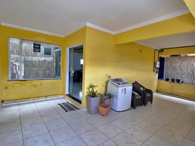 Imagem: A casa possui 2 Dormitórios, 2 Banheiros, 1 Vaga na