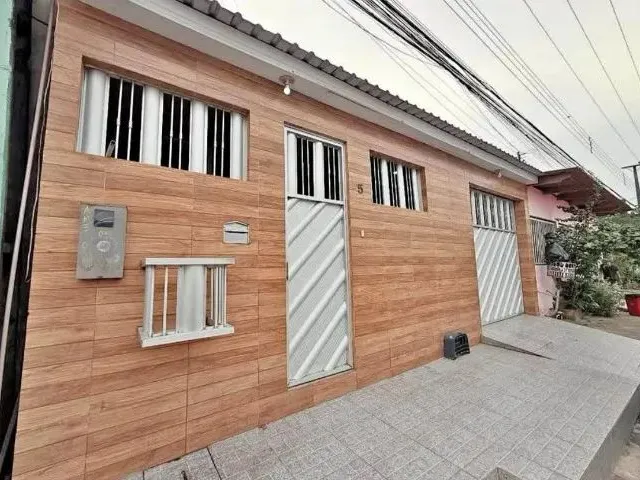 Imagem: A casa possui 2 Dormitórios, 1 Banheiro, 1 Vaga na garagem