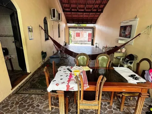 Imagem: A casa possui 2 Dormitórios, 1 Banheiro, 2 Vagas na