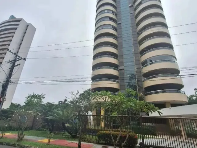 Imagem: O apartamento possui 4 Dormitórios, 1 Suíte, 4 Banheiros,