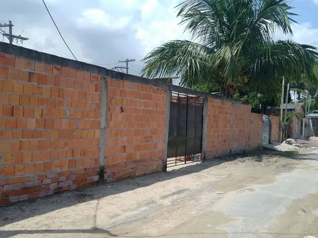 Imagem: A casa possui 2 Dormitórios, 1 Banheiro, 5 Vagas na