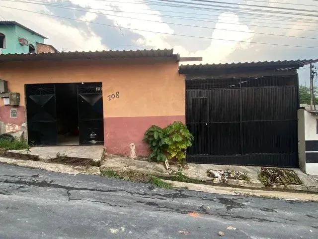 Imagem: A casa possui 2 Dormitórios, 3 Banheiros, 2 Vagas na