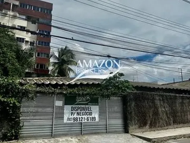 Imagem: A casa possui 4 Dormitórios, 1 Suíte, 4 Banheiros, 4