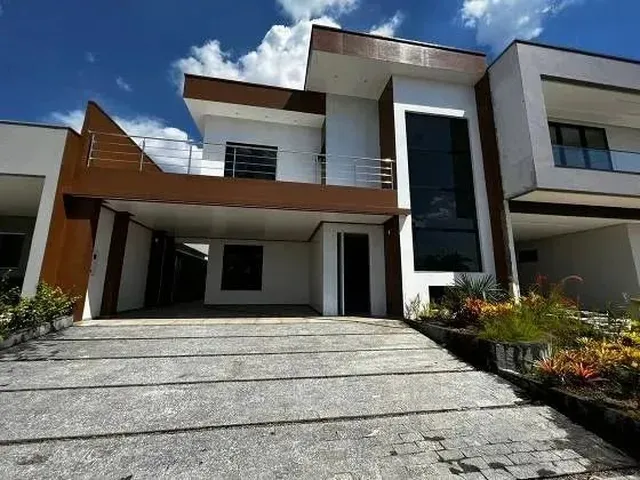 Imagem: A casa em condomínio possui 3 Dormitórios, 3 Suítes, 2