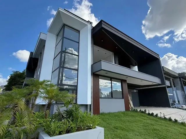 Imagem: A casa em condomínio possui 4 Dormitórios, 3 Suítes, 5