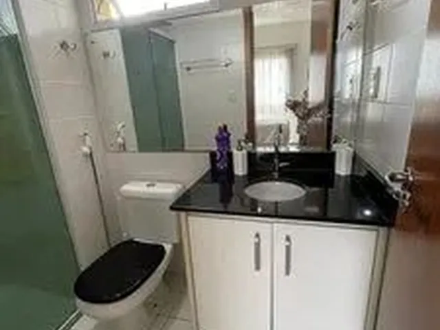 Imagem: O apartamento possui 2 Dormitórios, 1 Suíte, 2 Banheiros,