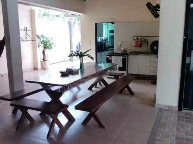 Imagem: /Linda Casa no Parque das Laranjeiras com