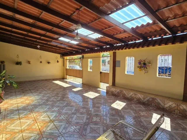 Imagem: A casa possui 3 Dormitórios, 2 Suítes, 3 Banheiros, 4