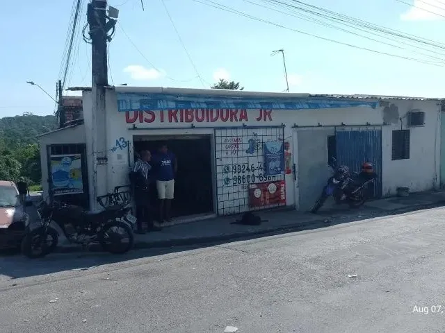 Imagem: A casa possui 3 Dormitórios, 3 Banheiros, 130m² de Área
