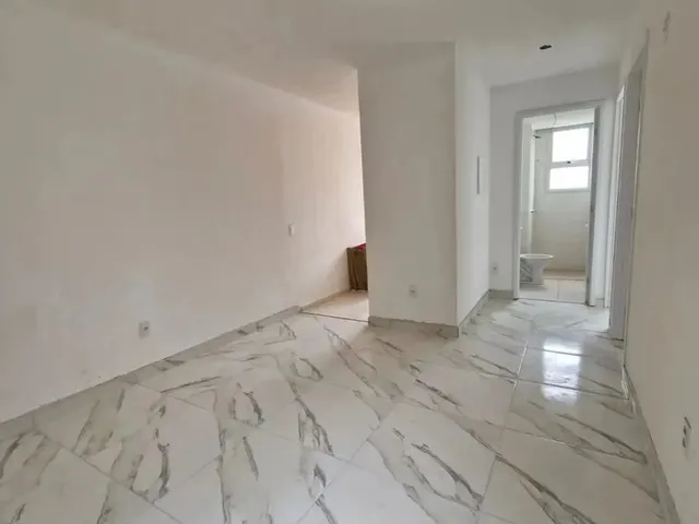 Imagem: O apartamento possui 2 Dormitórios, 1 Banheiro, 1 Vaga na