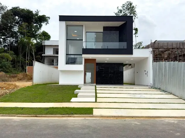 Imagem: A casa em condomínio possui 4 Dormitórios, 4 Suítes, 1
