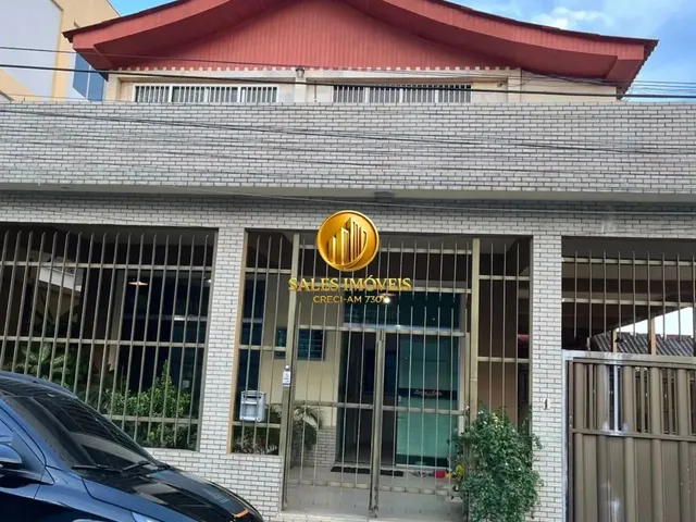 Imagem: A casa possui 3 Dormitórios, 4 Banheiros, 5 Vagas na