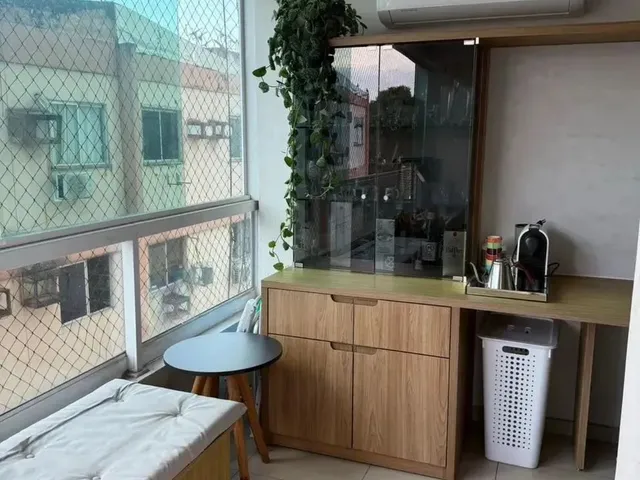 Imagem 7: Vendo Apto Mobilidado no Ed. Varandas do Marco, C/2 Quartos, Sendo 1 Suíte, Cozinha