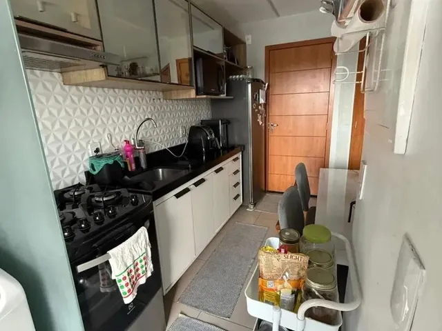 Imagem 14: Vendo Apto Mobilidado no Ed. Varandas do Marco, C/2 Quartos, Sendo 1 Suíte, Cozinha