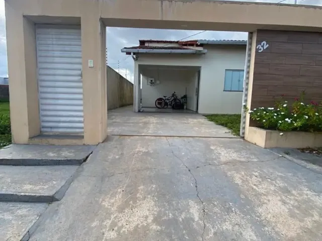 Imagem: A casa possui 3 Dormitórios, 1 Suíte, 2 Banheiros, 2