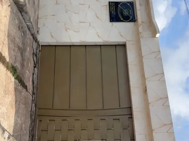 Imagem 11: Vendo Uma Casa com Um Imenso Terreno e Piscina