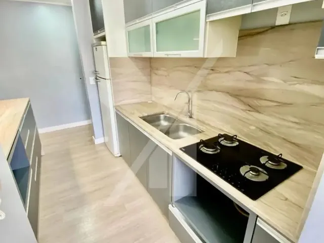 Imagem 9: Lindo Apartamento Mobiliado com Sala de Visita e Sala de Jantar, Ambas Integradas com Saca