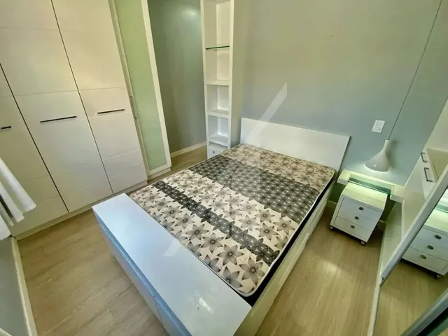 Imagem 12: Lindo Apartamento Mobiliado com Sala de Visita e Sala de Jantar, Ambas Integradas com Saca
