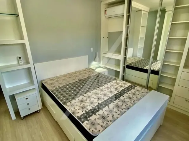 Imagem 8: Lindo Apartamento Mobiliado com Sala de Visita e Sala de Jantar, Ambas Integradas com Saca