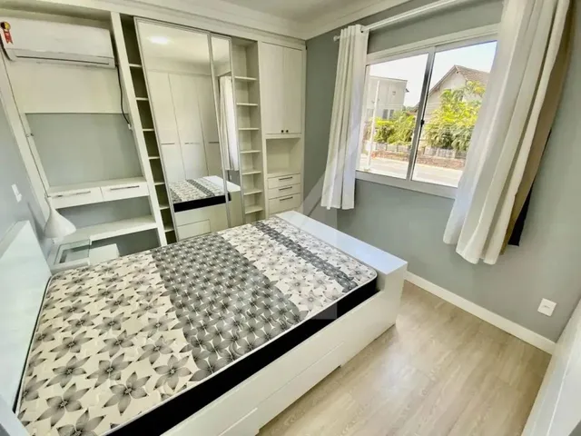 Imagem 4: Lindo Apartamento Mobiliado com Sala de Visita e Sala de Jantar, Ambas Integradas com Saca