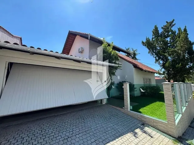 Imagem: Casa Mobiliada com 3 Dormitórios Bairro