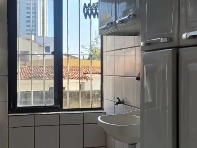Imagem 2: Apt 2 Quartos na Comercial com Varanda Primeiro Andar