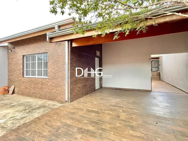 Imagem: A casa possui 2 Dormitórios, 3 Banheiros, 2 Vagas na