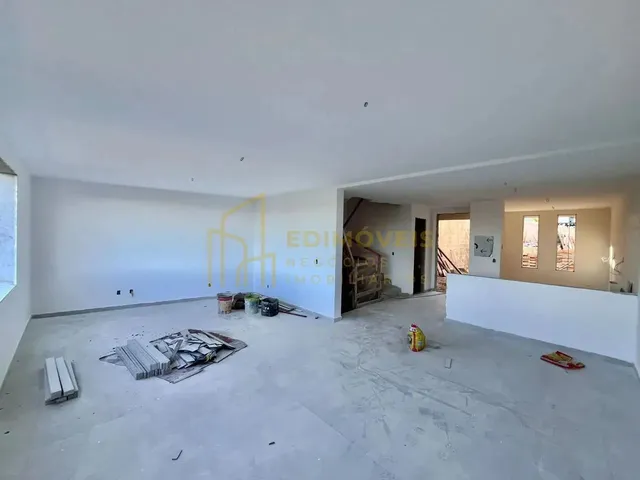 Imagem 3: Morada de Laranjeiras: Casa Ampla com 4 Quartos e Acabamento de Primeira!