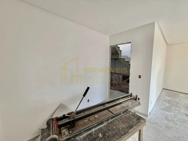 Imagem 8: Morada de Laranjeiras: Casa Ampla com 4 Quartos e Acabamento de Primeira!
