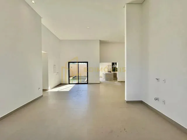 Imagem 4: Manguinhos: Casa Linear com Design Moderno e Ampla Área Social