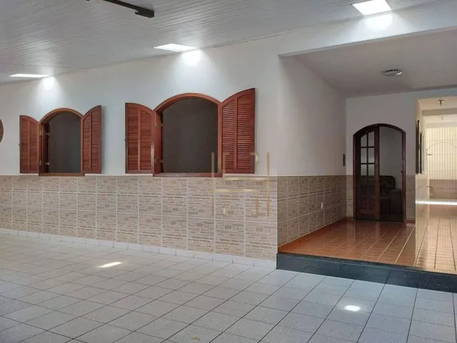 Imagem: Casa Individual 3 Quartos em Feu Rosa