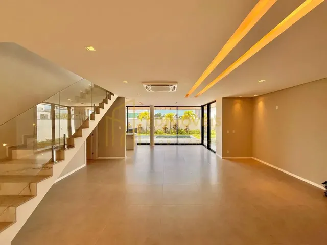 Imagem 10: Jacuhy: Casa Incrível com Piscina, Churrasqueira e Muito Espaço para Sua Família!