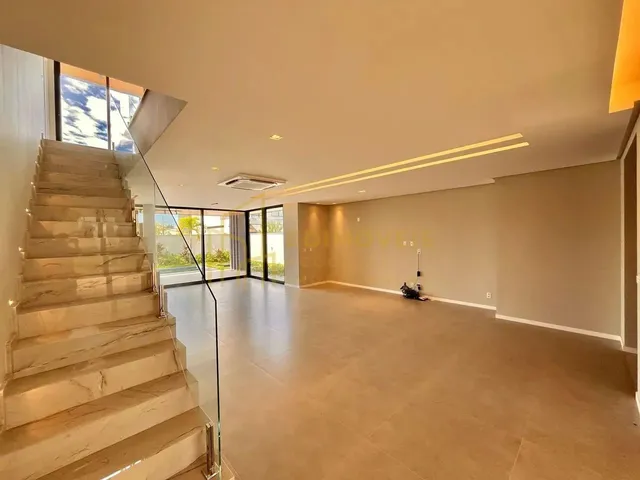 Imagem 14: Jacuhy: Casa Incrível com Piscina, Churrasqueira e Muito Espaço para Sua Família!
