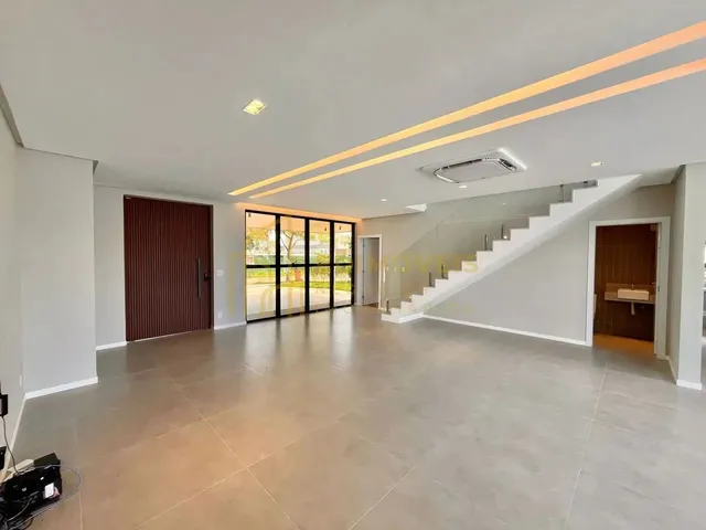Imagem 2: Jacuhy: Casa Incrível com Piscina, Churrasqueira e Muito Espaço para Sua Família!