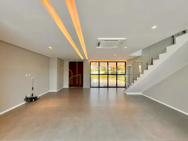 Imagem 5: Jacuhy: Casa Incrível com Piscina, Churrasqueira e Muito Espaço para Sua Família!
